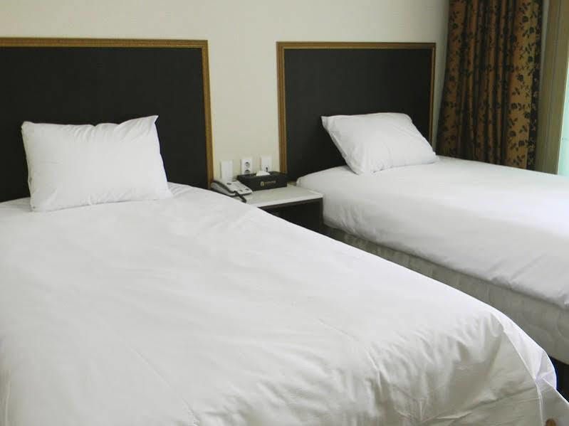 Sims Hotel Jeju Exterior foto