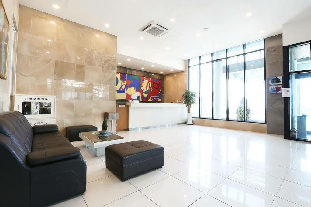 Sims Hotel Jeju Exterior foto
