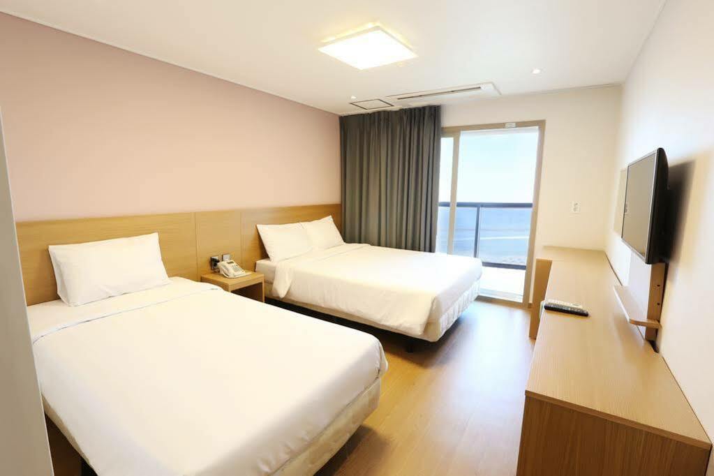 Sims Hotel Jeju Exterior foto